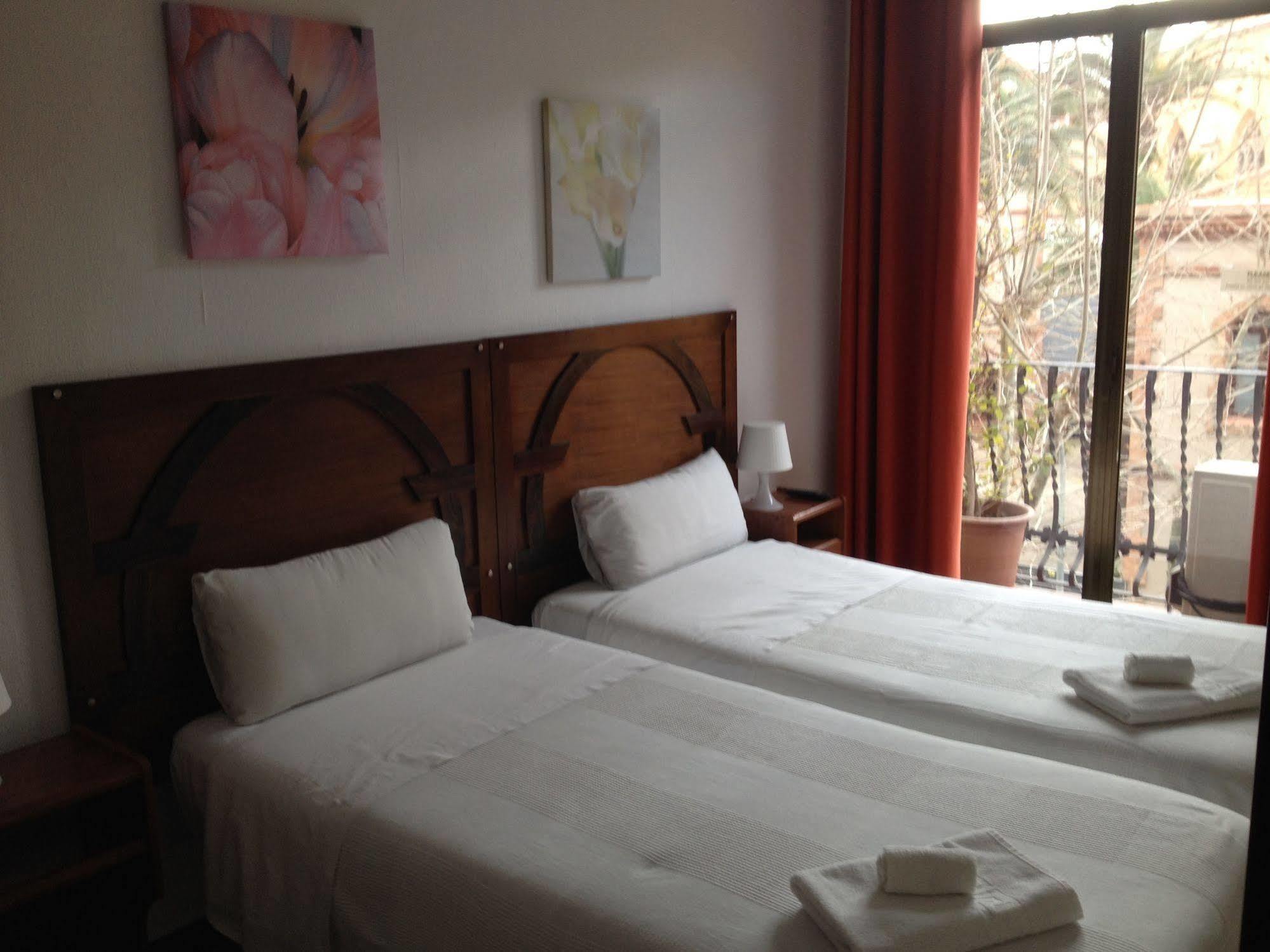 Hostal Absolut Centro - Barcelona — Fotos 3